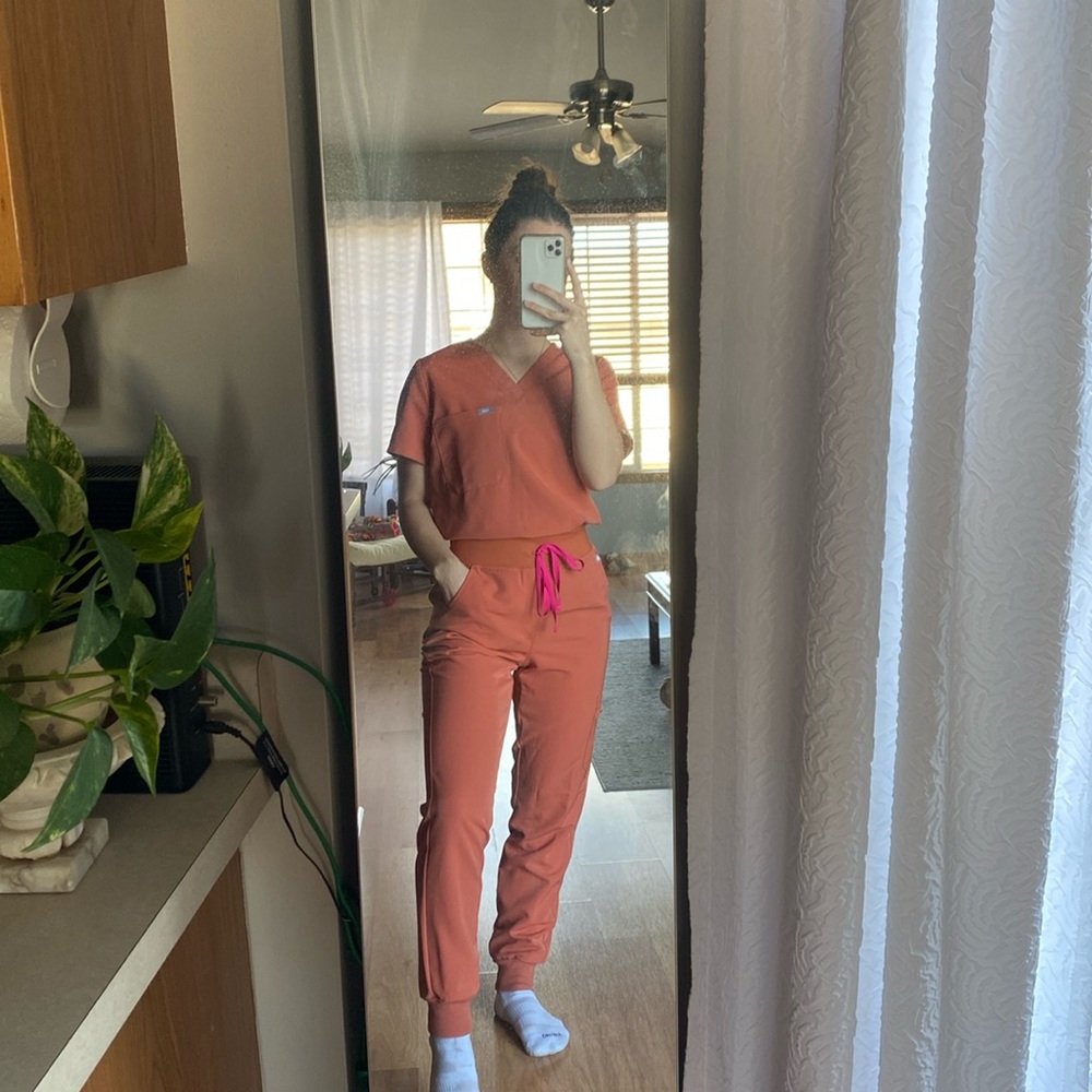 Terracotta FIGs scrubs